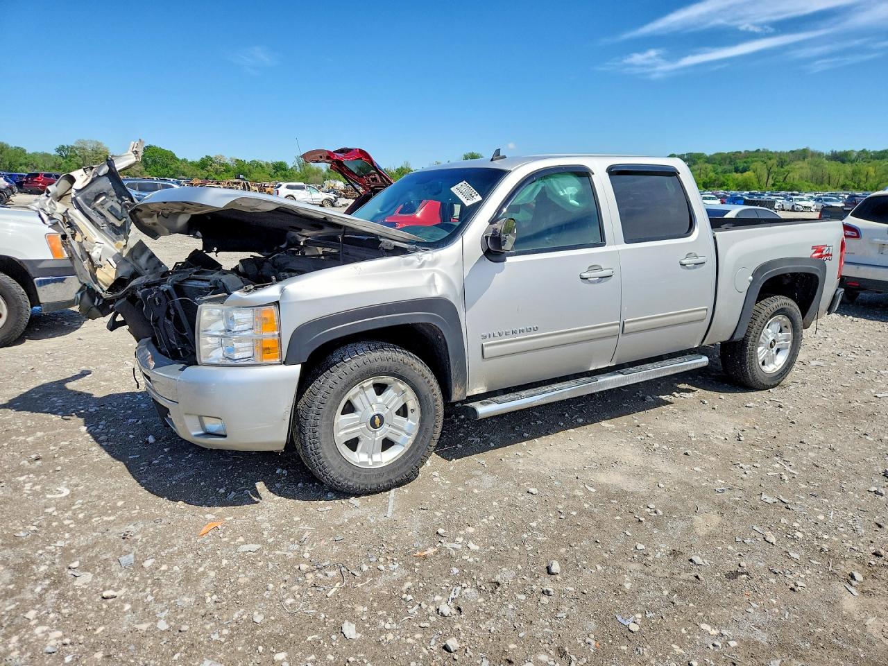 Salvage Chevrolet Silverado Image