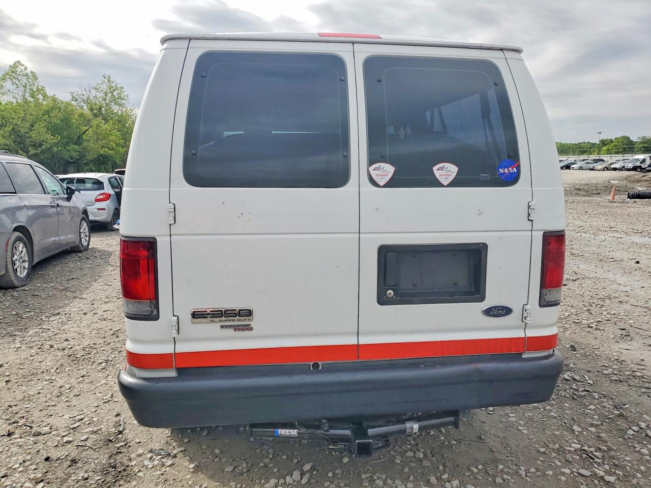 Ford Econoline E350 Super Duty Wagon