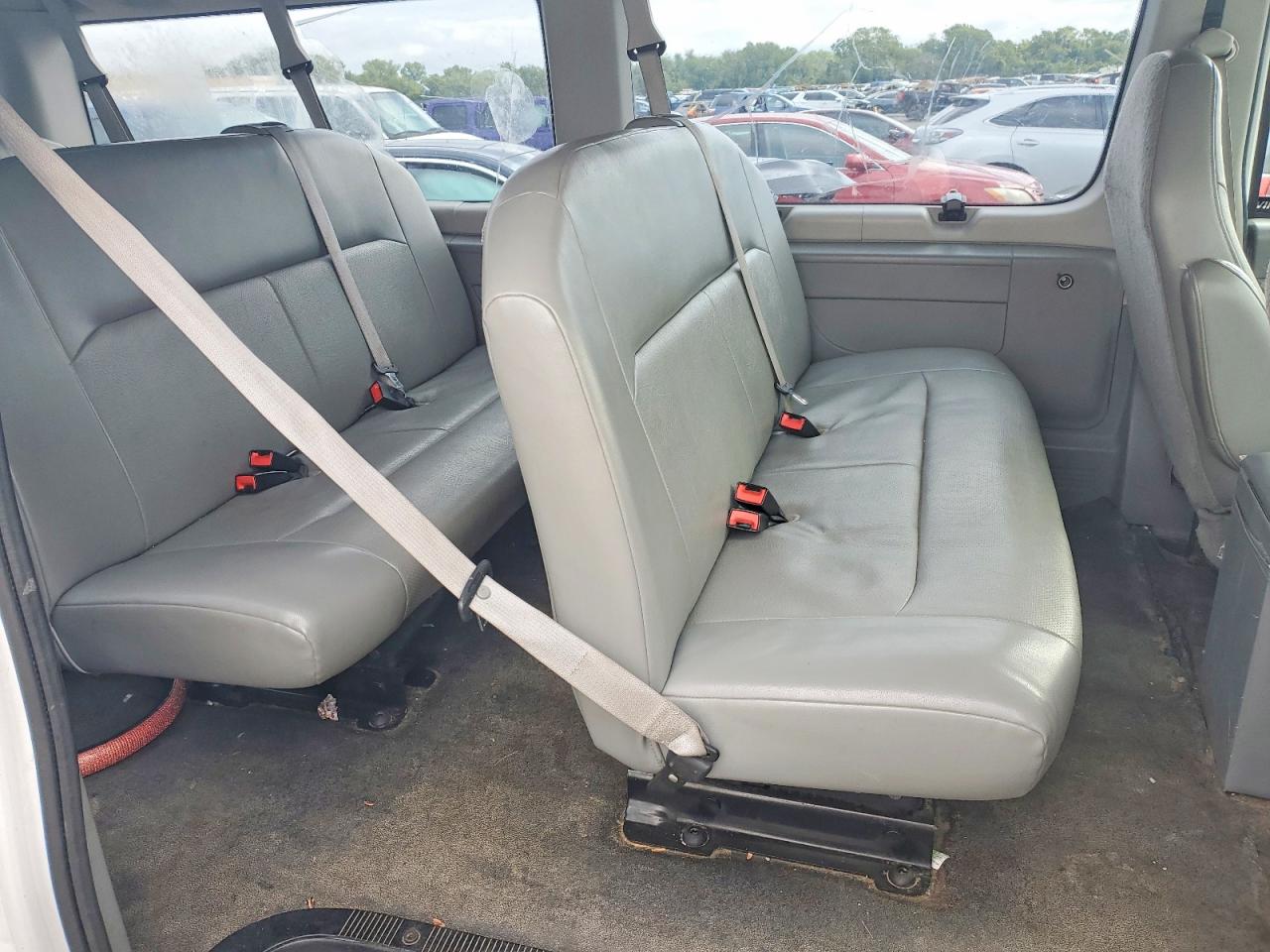 Ford Econoline E350 Super Duty Wagon