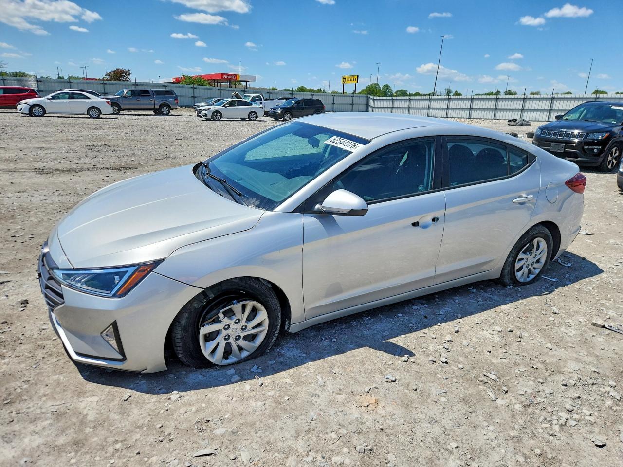 Salvage Hyundai ELANTRA Image