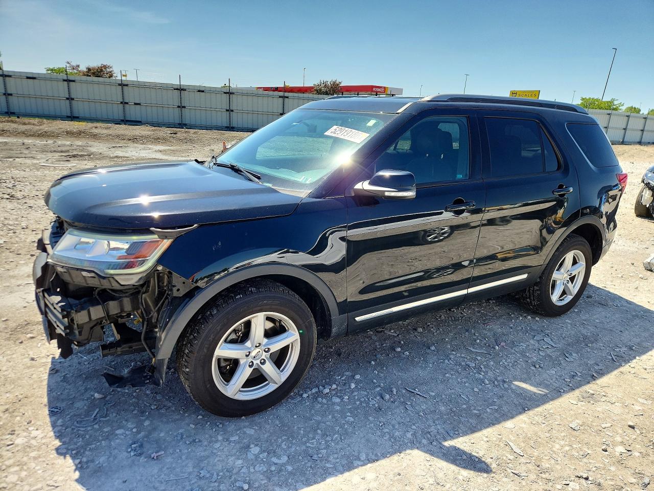 Salvage Ford Explorer Image