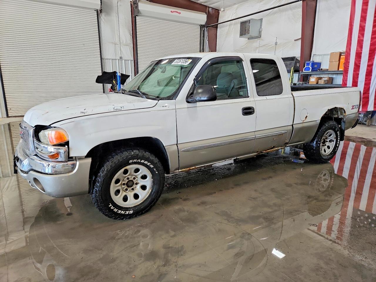 Salvage GMC Sierra Image