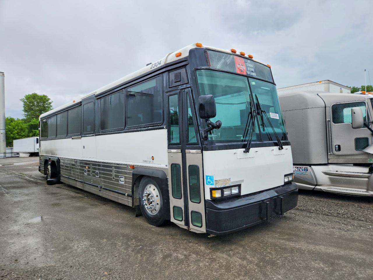 Salvage Motor Coach Ind Inc Bus Image