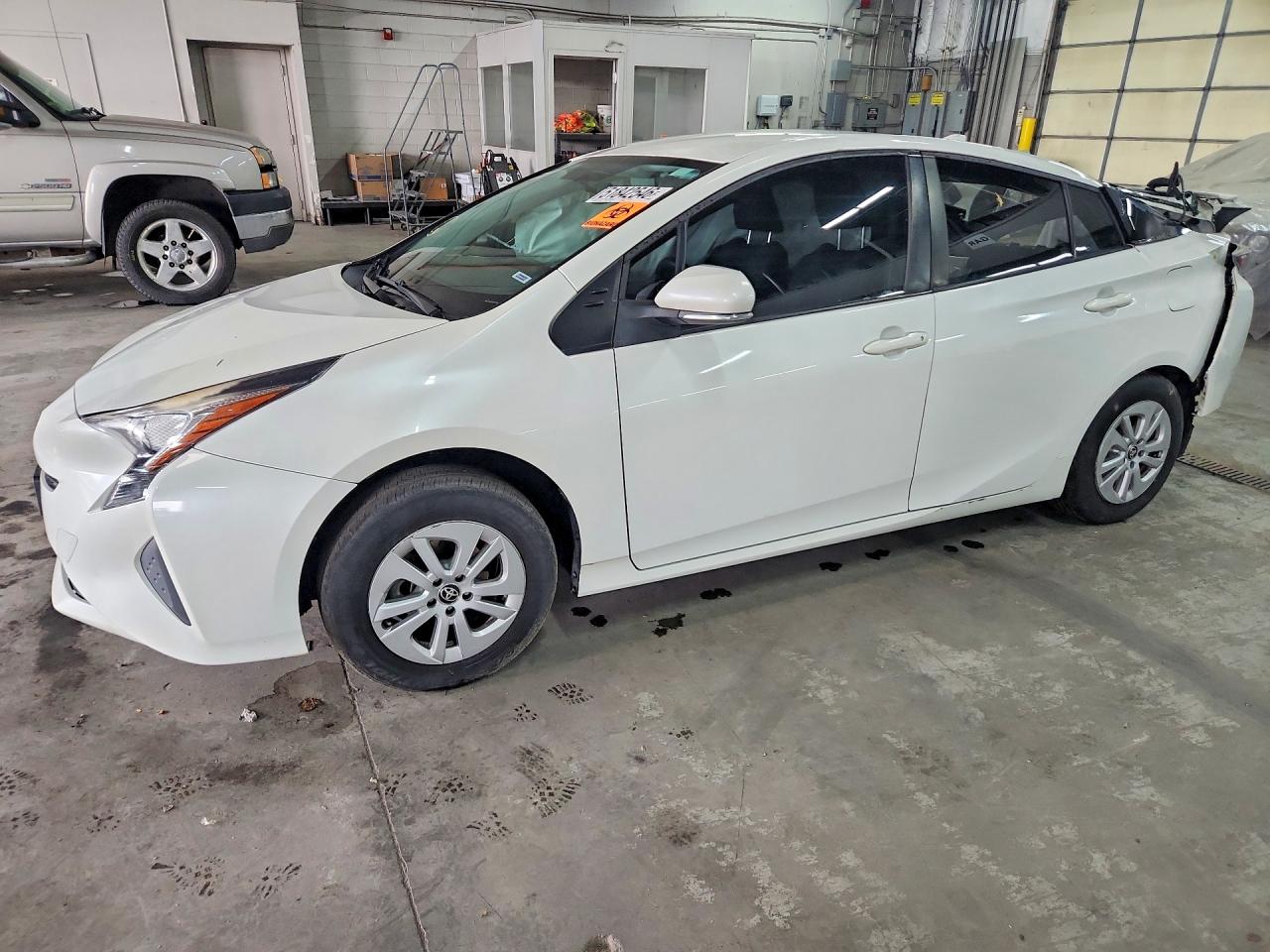 Salvage Toyota Prius Image