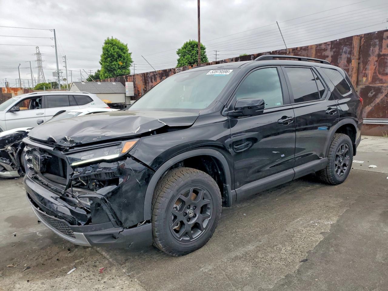 Salvage Honda Pilot Image
