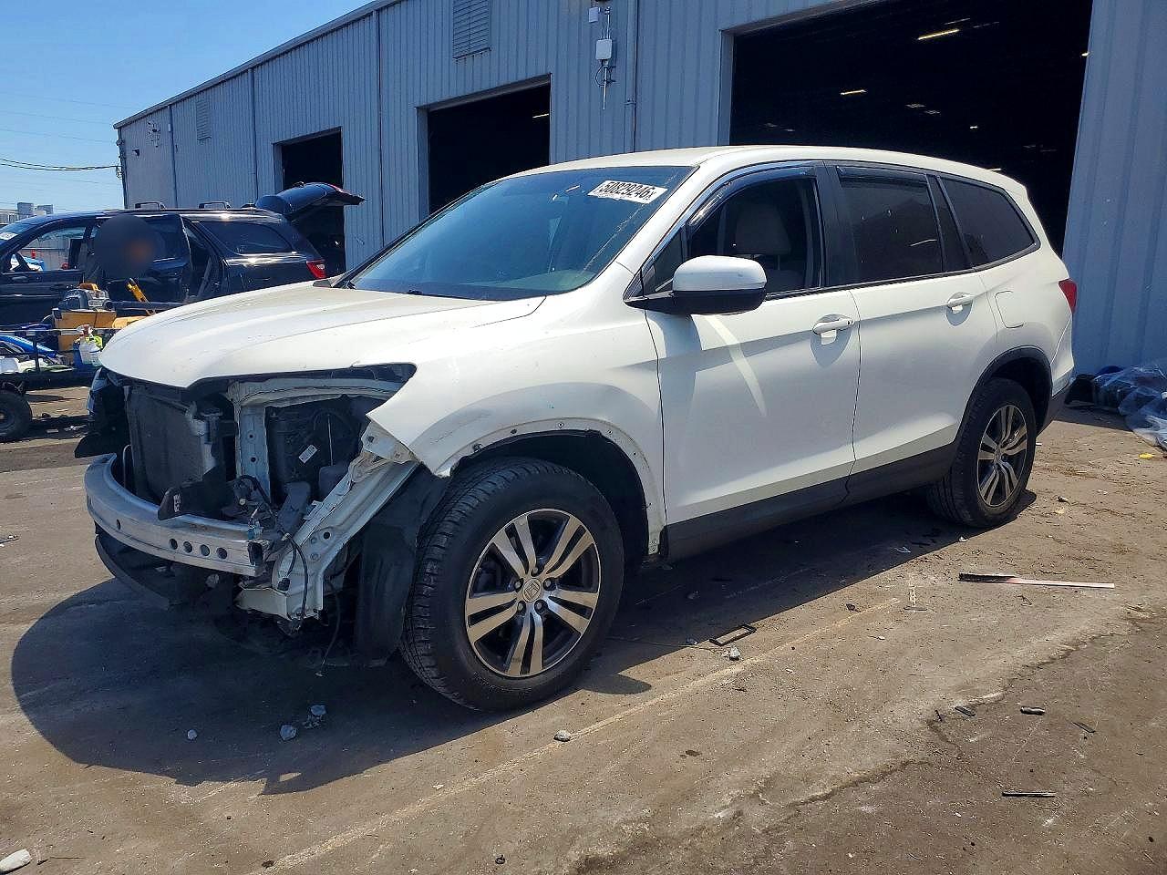 Salvage Honda Pilot Image