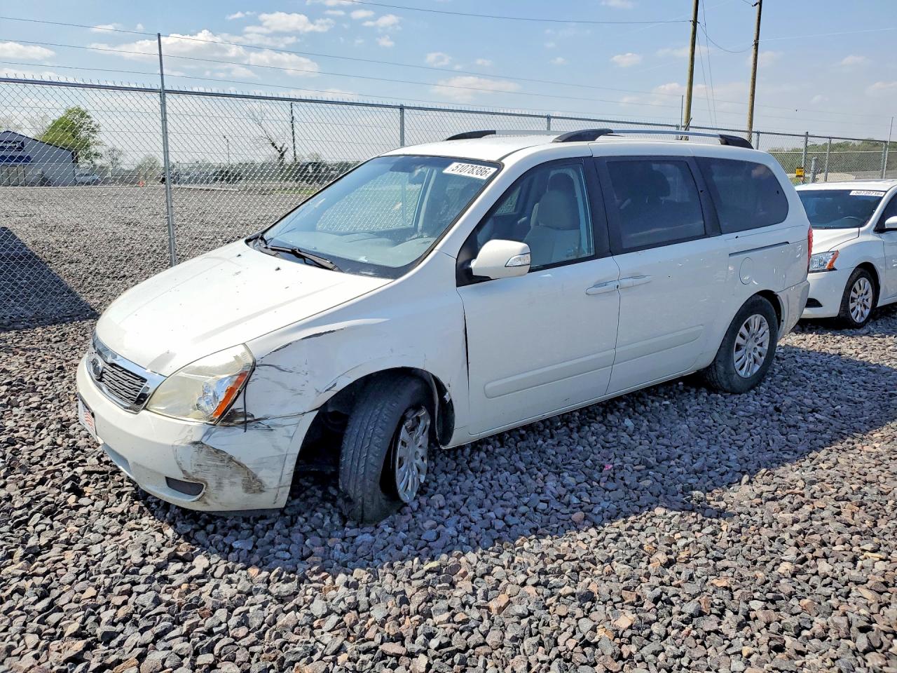 Salvage Kia Sedona Image