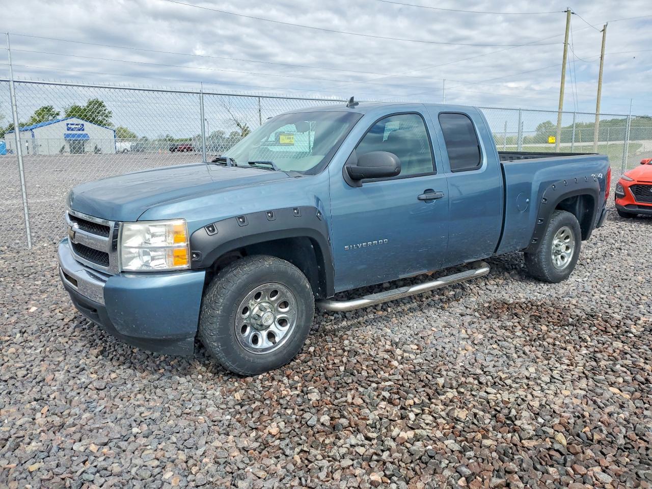 Salvage Chevrolet Silverado Image