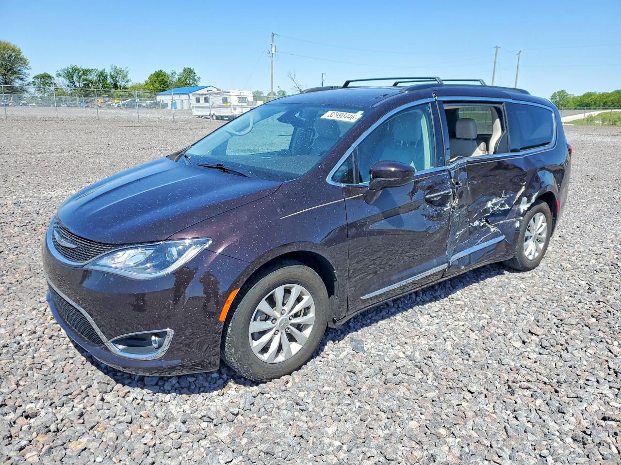 Salvage Chrysler Pacifica Image