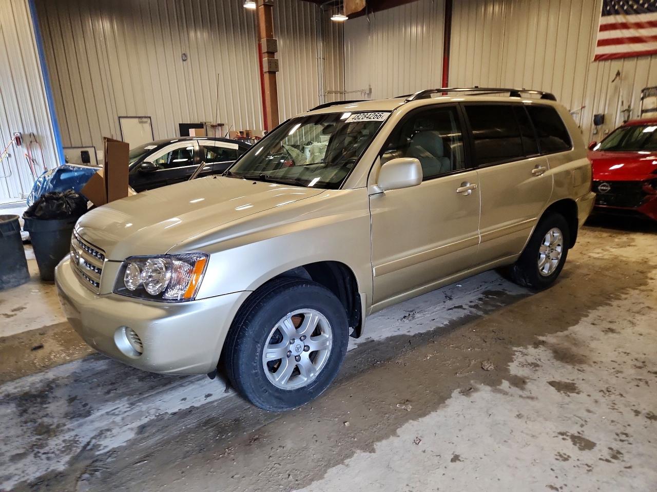 Salvage Toyota Highlander Image