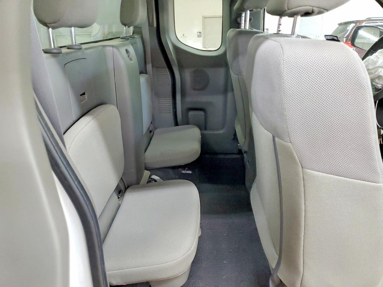 Nissan Frontier S