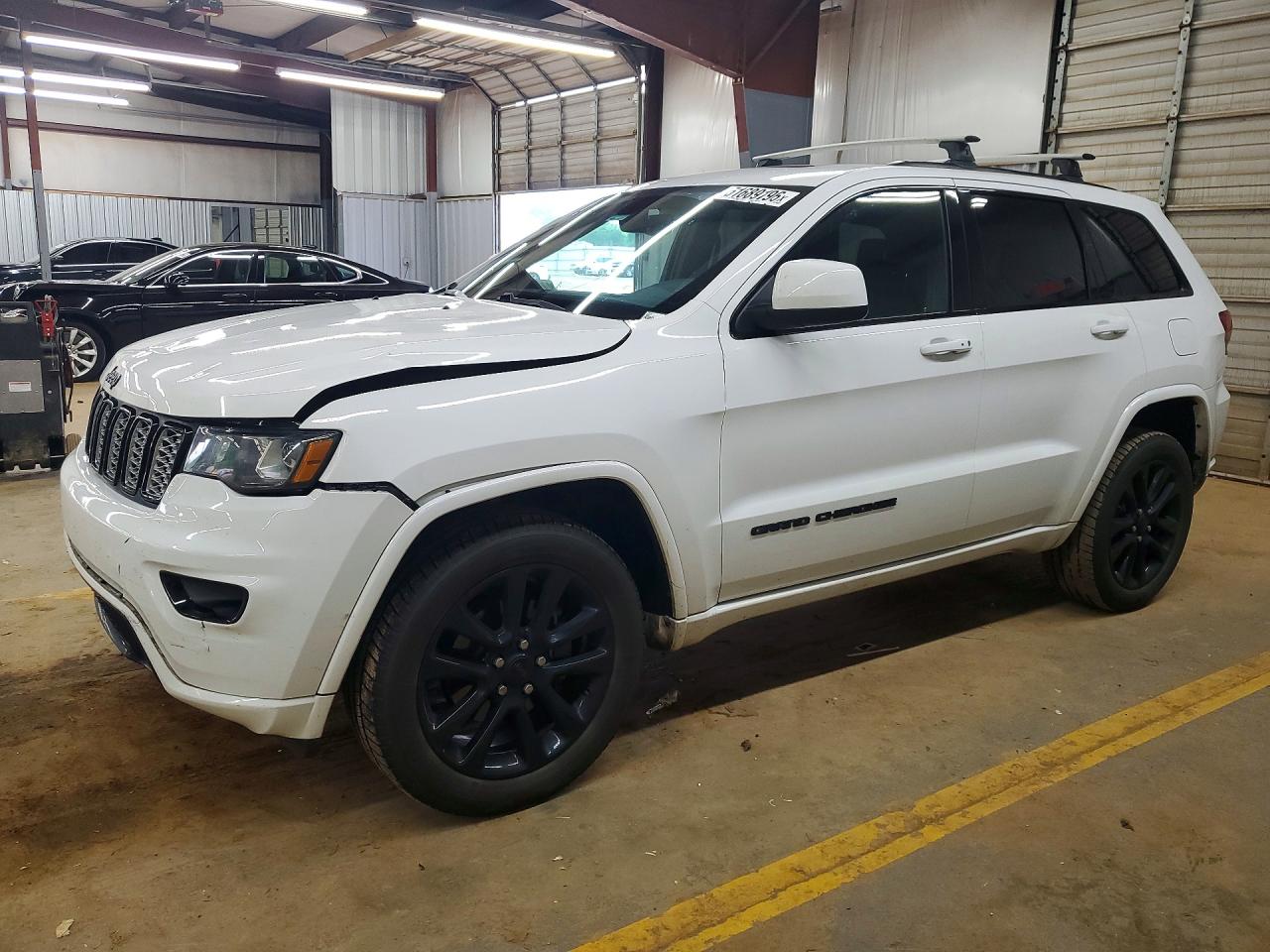 Salvage Jeep Grand Cherokee Image