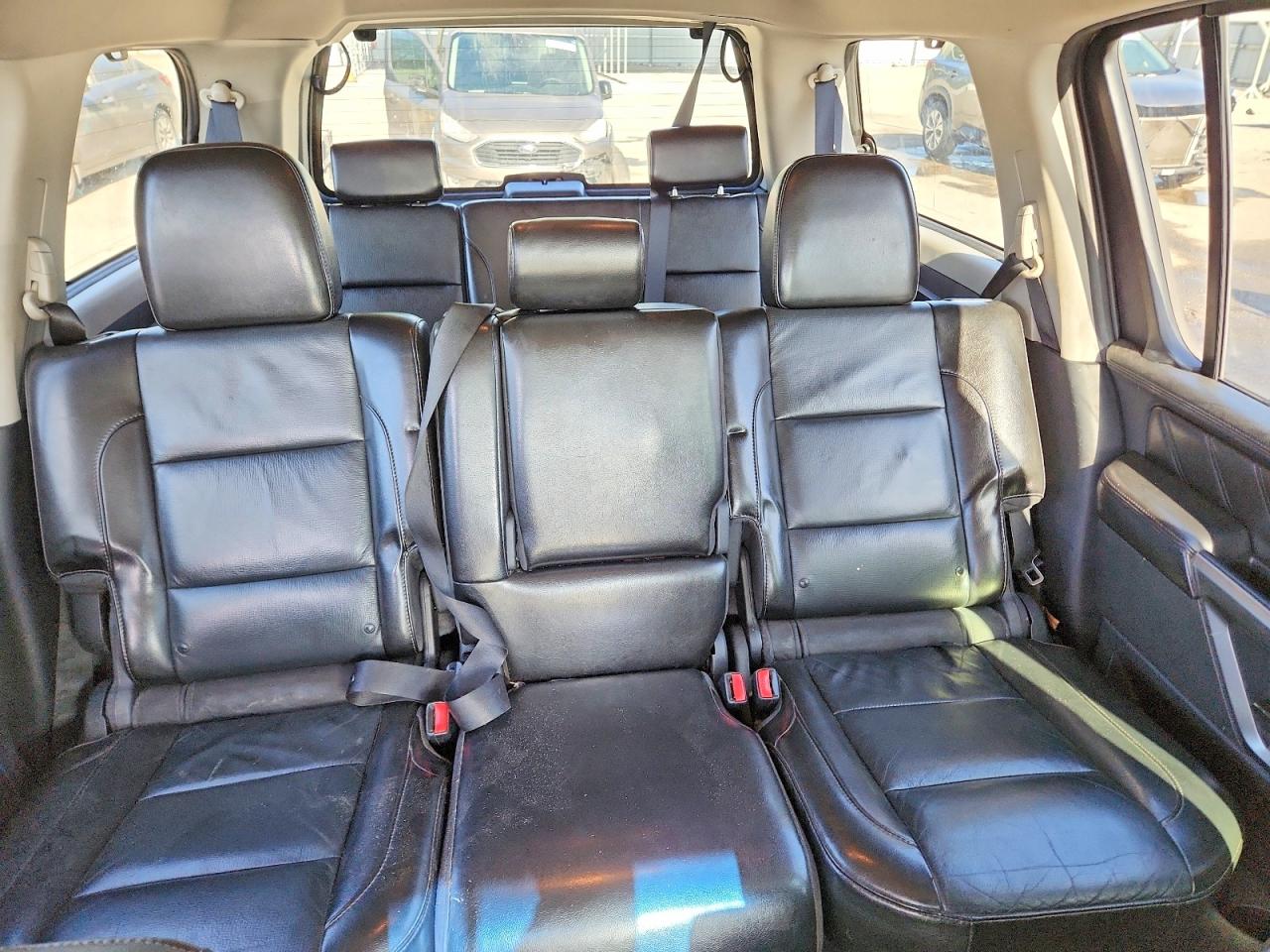 Nissan Armada Sv