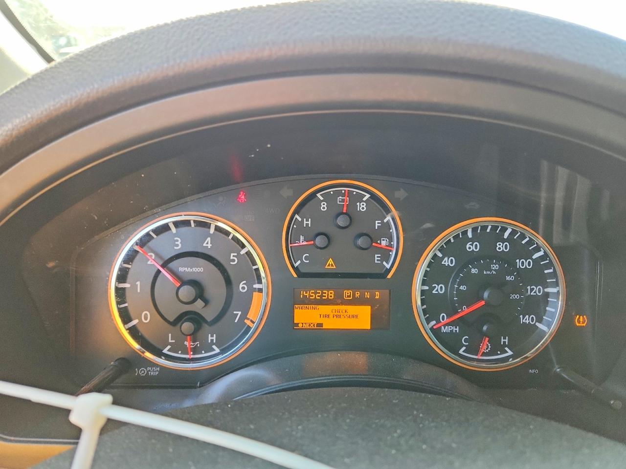 Nissan Armada Sv