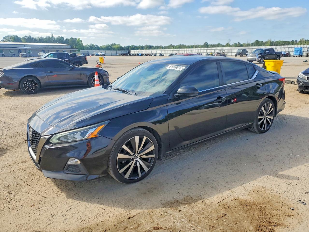 Salvage Nissan Altima Image