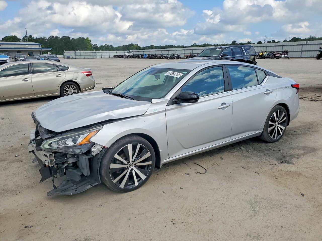 Salvage Nissan Altima Image