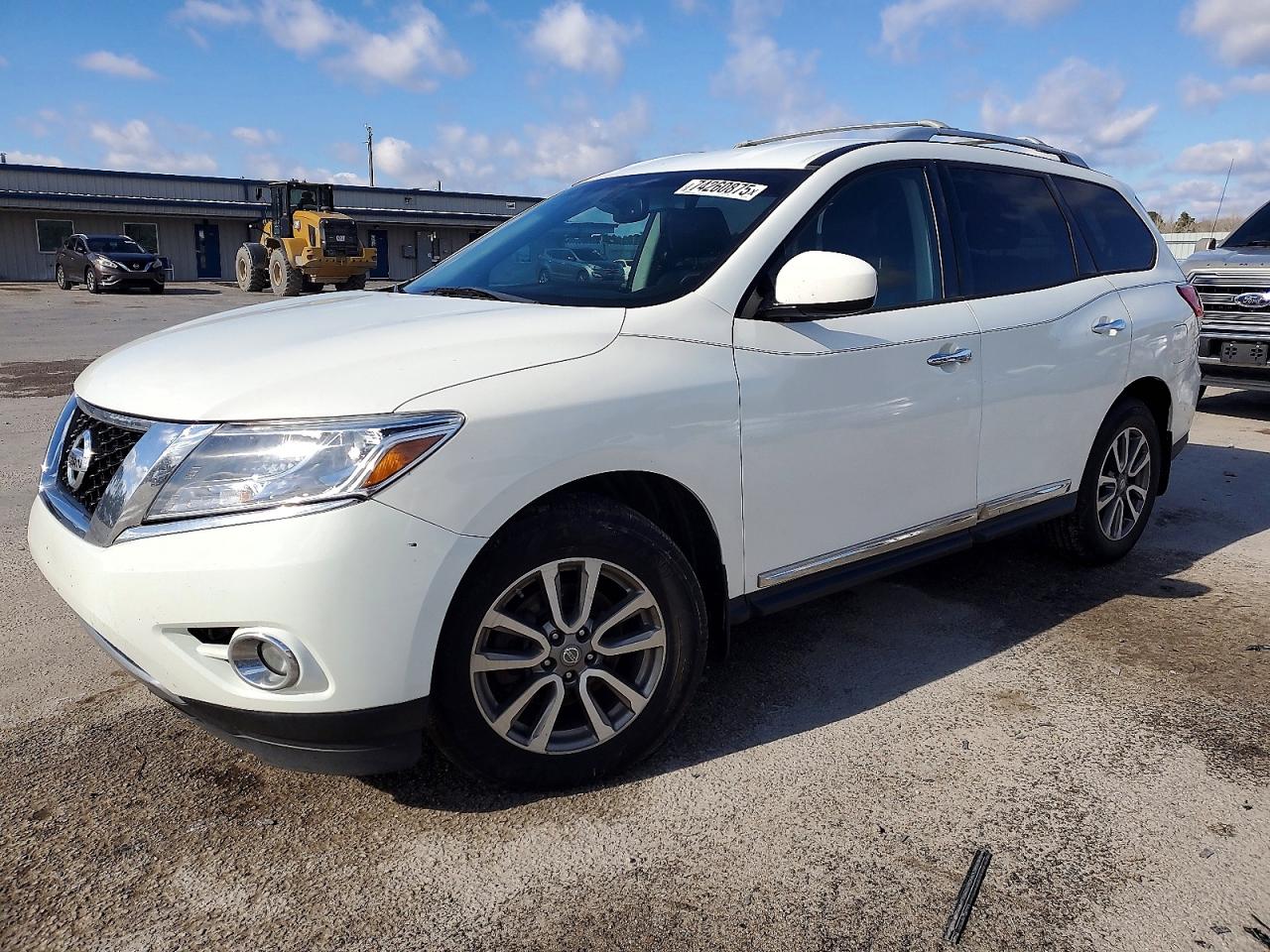 Salvage Nissan Pathfinder Image