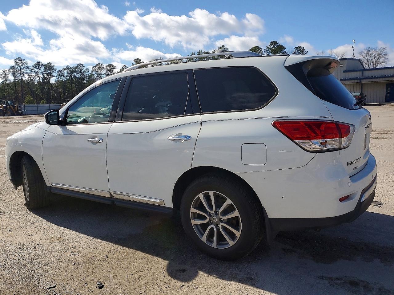 Nissan Pathfinder S