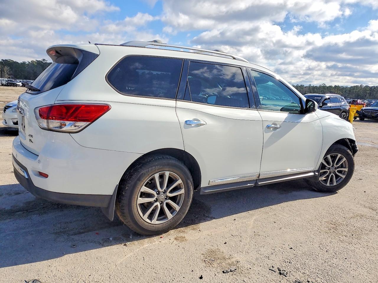 Nissan Pathfinder S