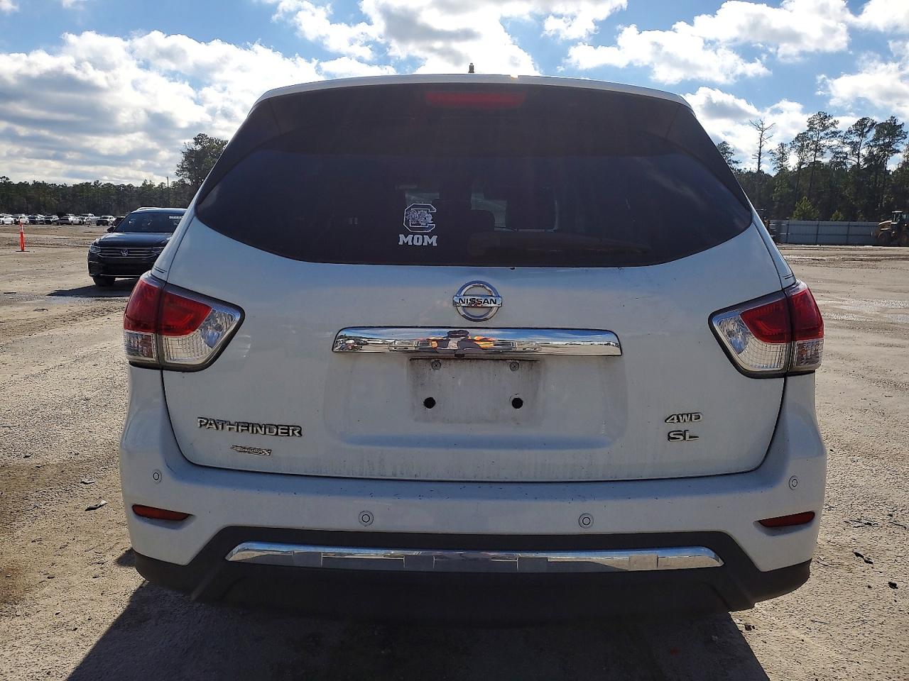 Nissan Pathfinder S