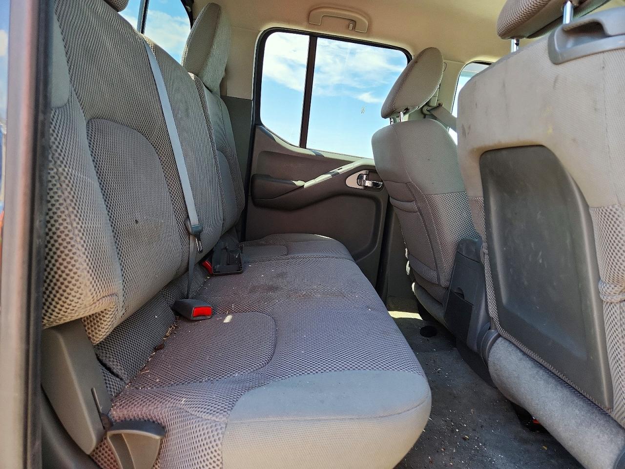 Nissan Frontier S