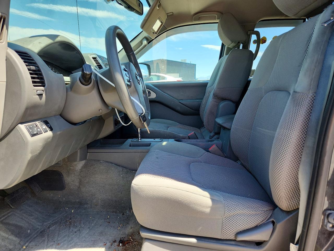 Nissan Frontier S