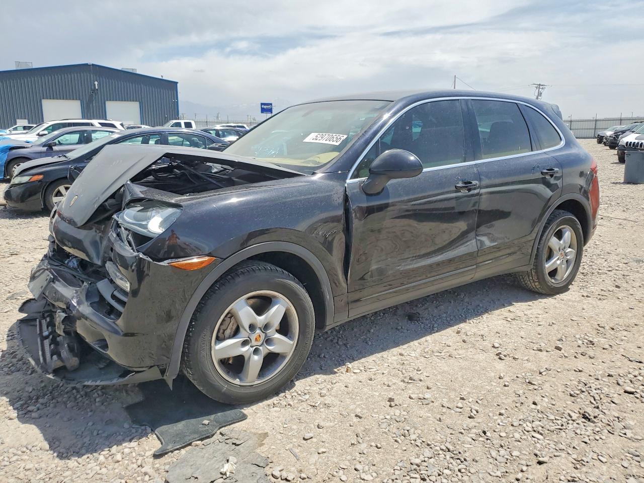 Salvage Porsche Cayenne Image