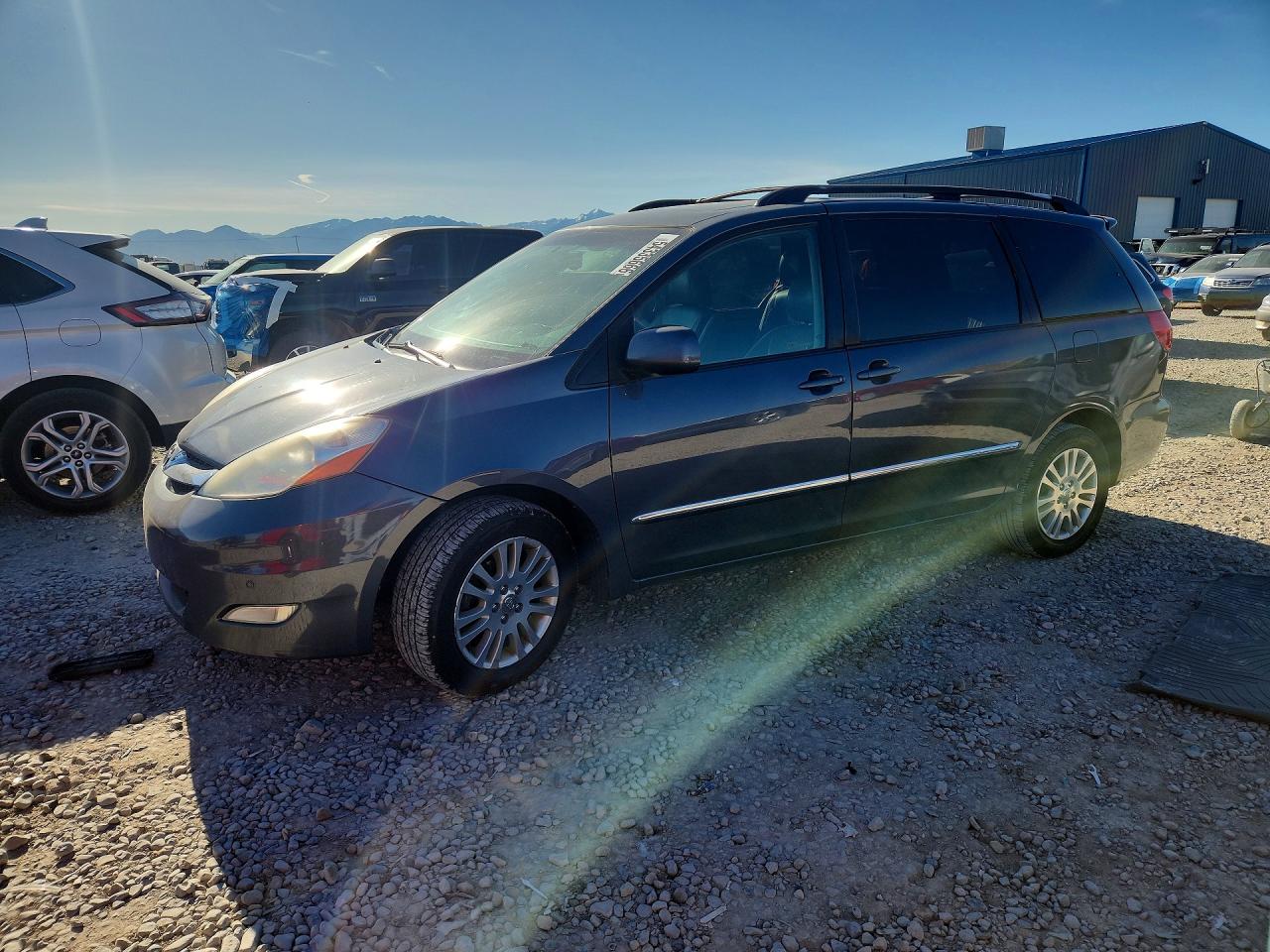 Salvage Toyota Sienna Image