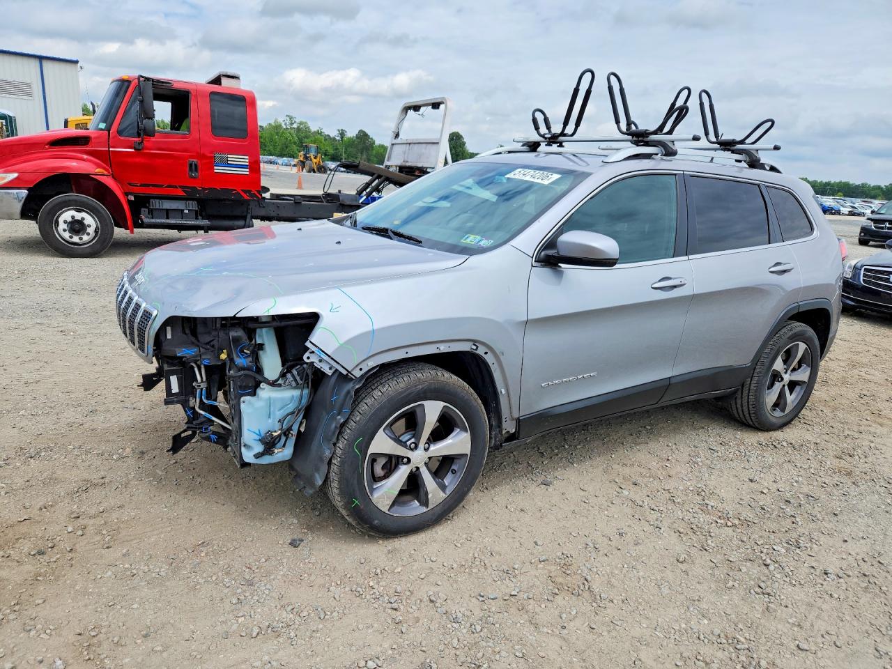 Salvage Jeep Cherokee Image