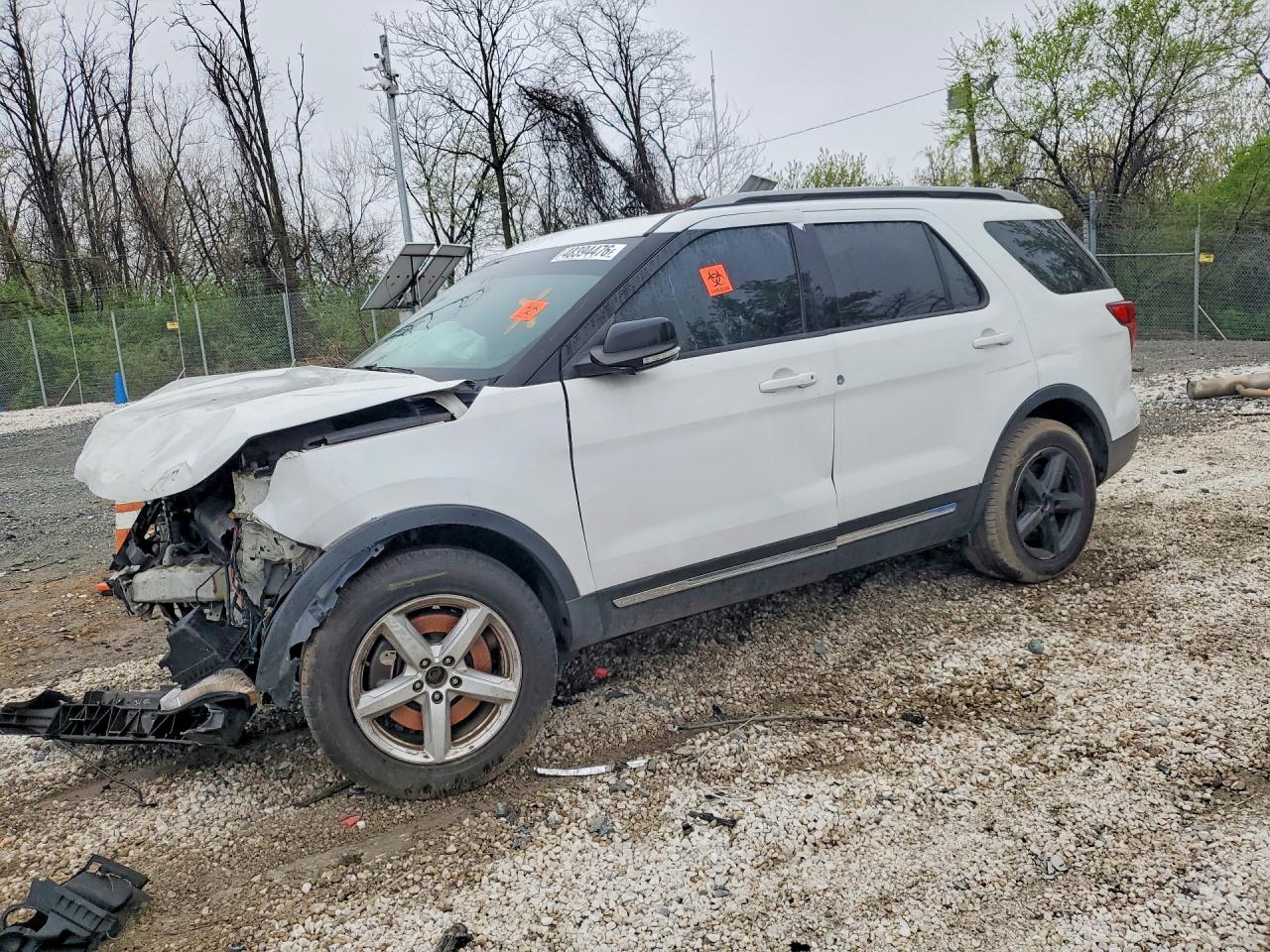 Salvage Ford Explorer Image