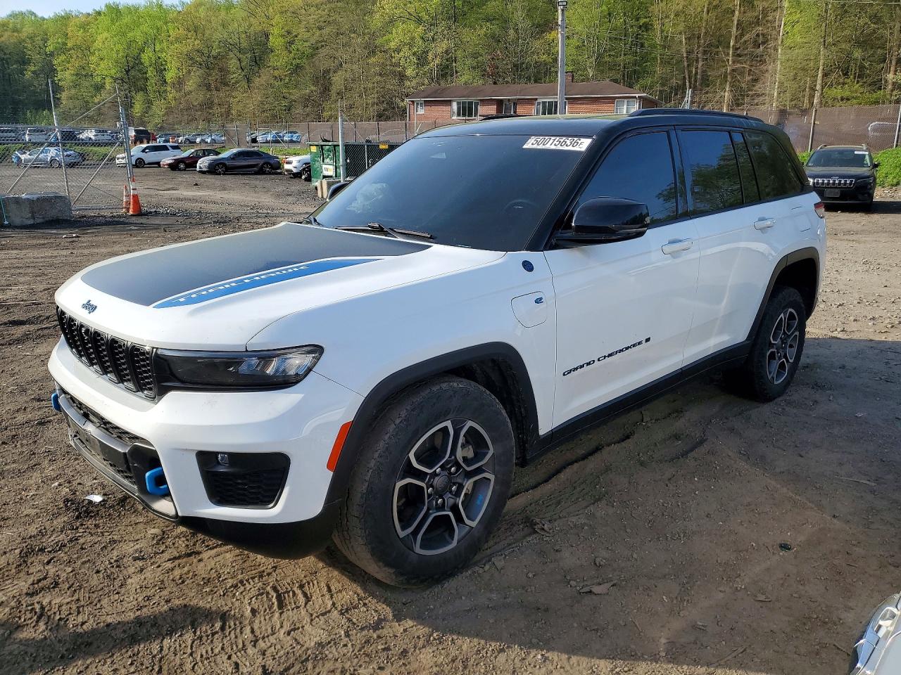 Salvage Jeep Grand Cherokee Image
