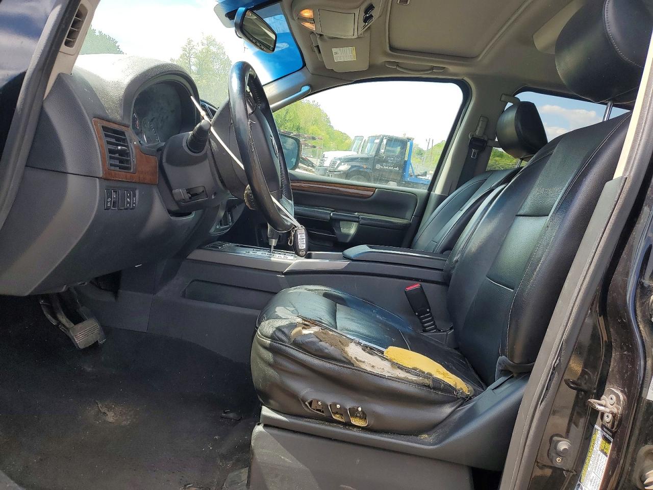 Nissan Armada Platinum
