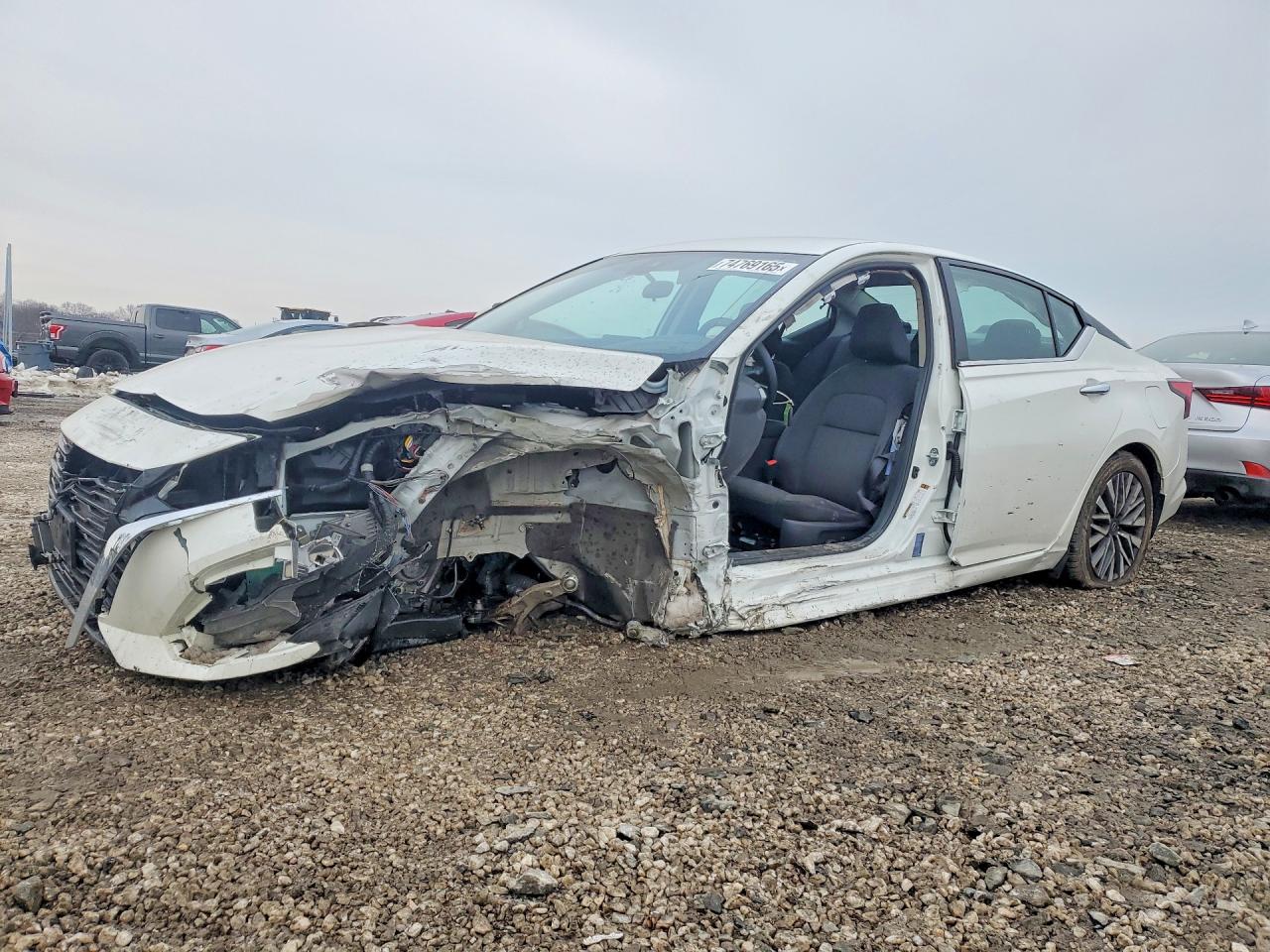 Salvage Nissan Altima Image