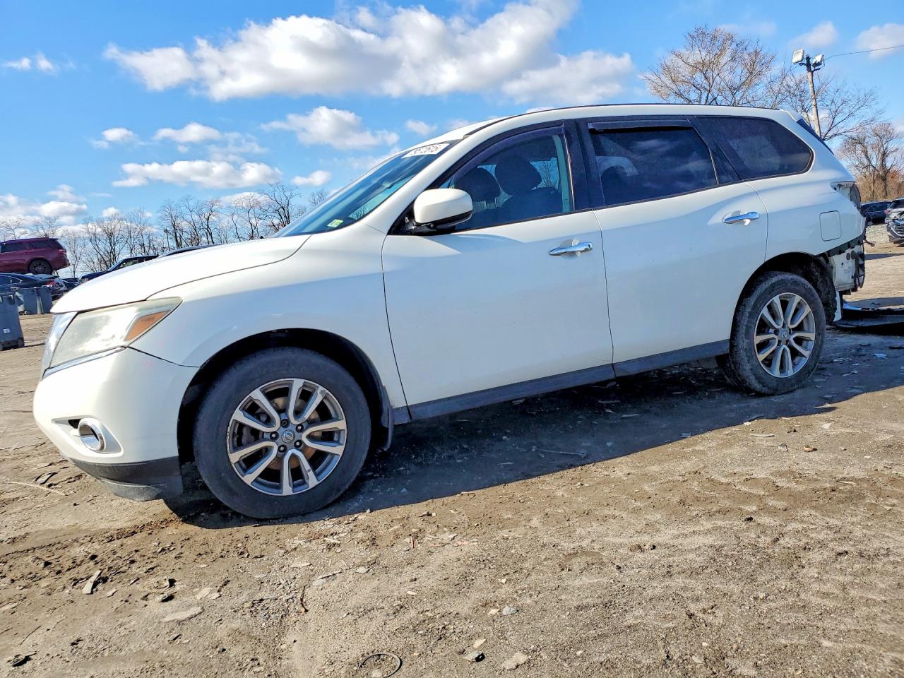 Salvage Nissan Pathfinder Image