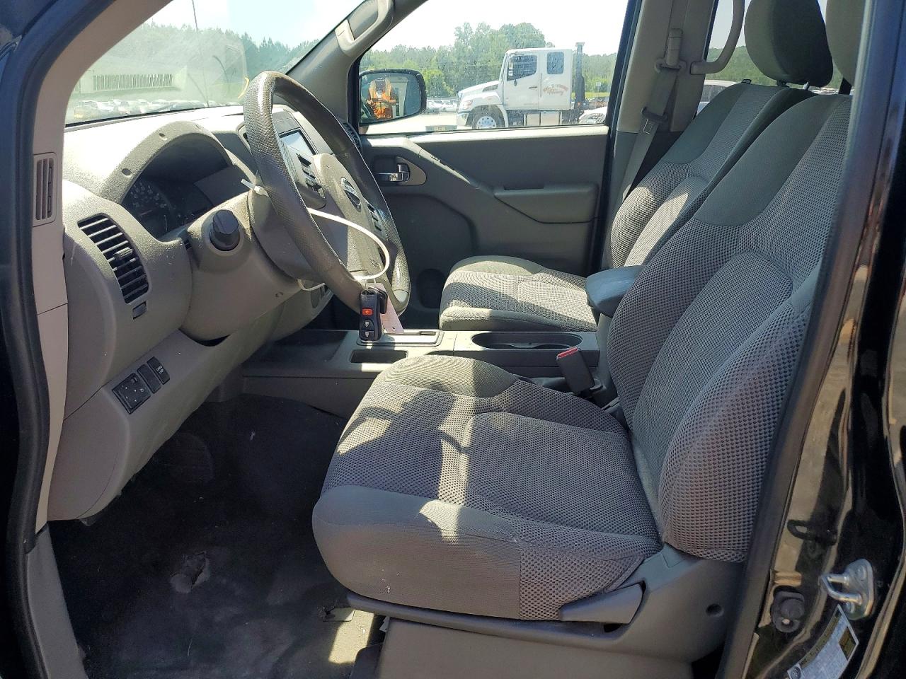 Nissan Frontier Sv