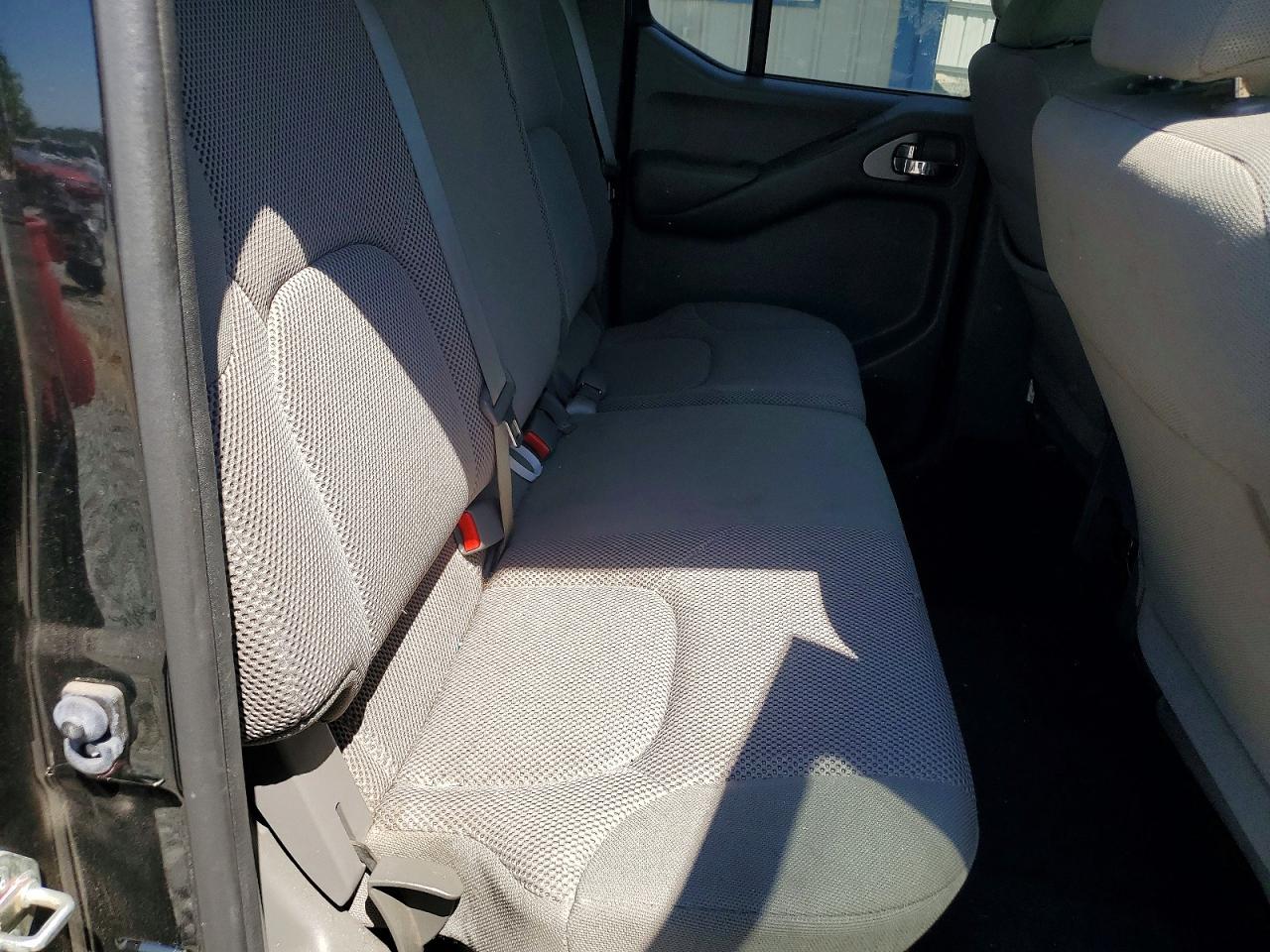 Nissan Frontier Sv