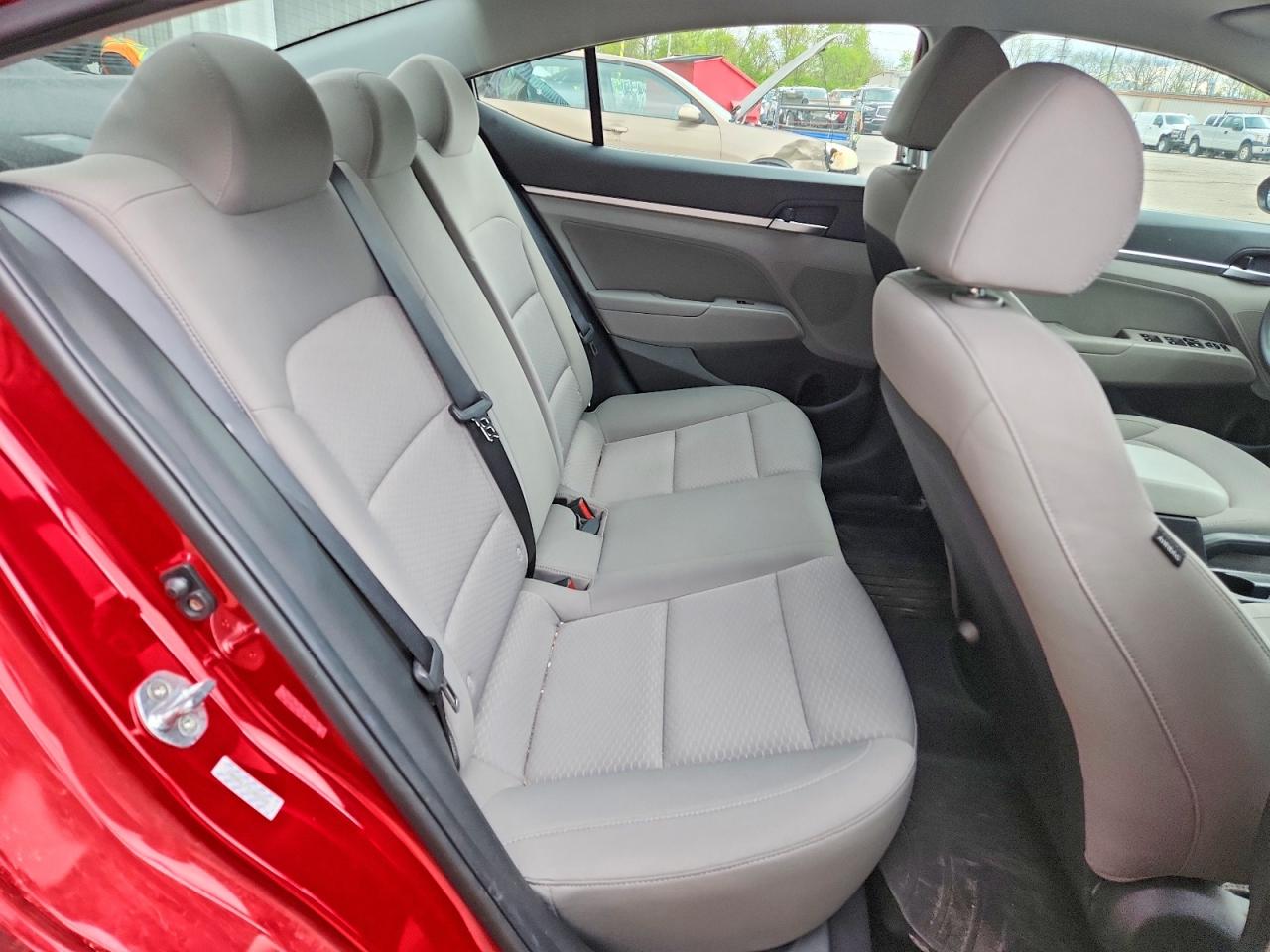 Hyundai ELANTRA Sel