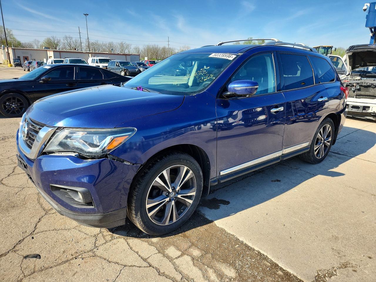 Salvage Nissan Pathfinder Image