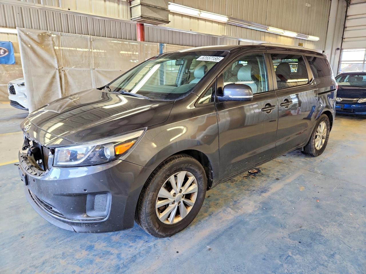 Salvage Kia Sedona Image