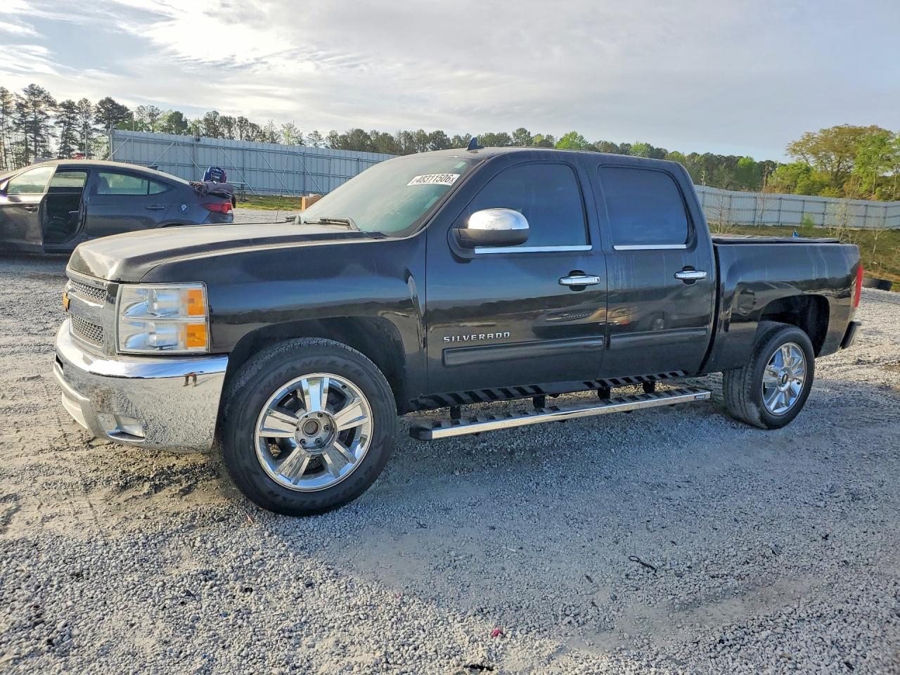Salvage Chevrolet Silverado Image