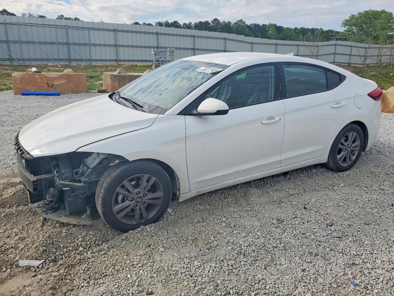 Salvage Hyundai ELANTRA Image