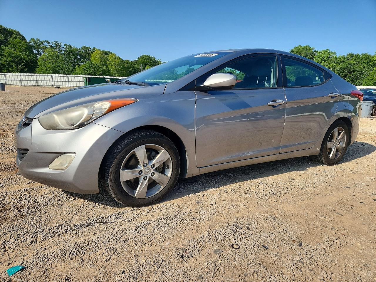 Salvage Hyundai ELANTRA Image