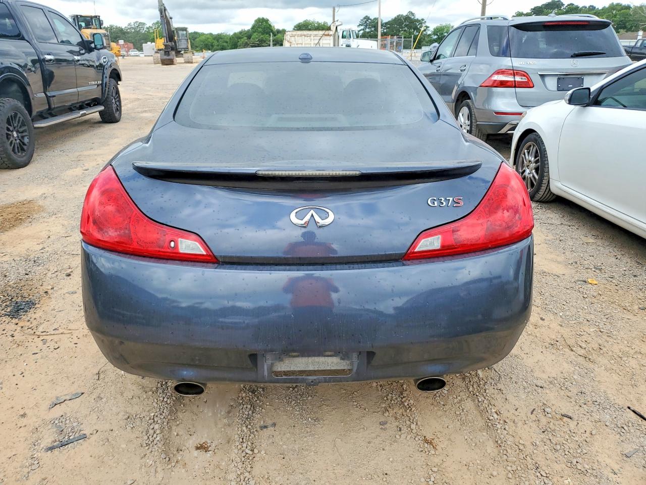 INFINITI G37 Base