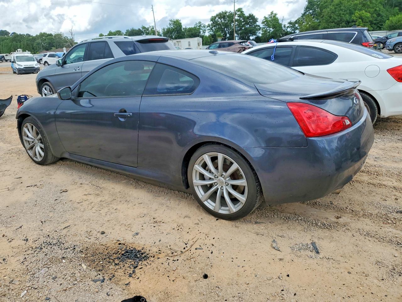 INFINITI G37 Base