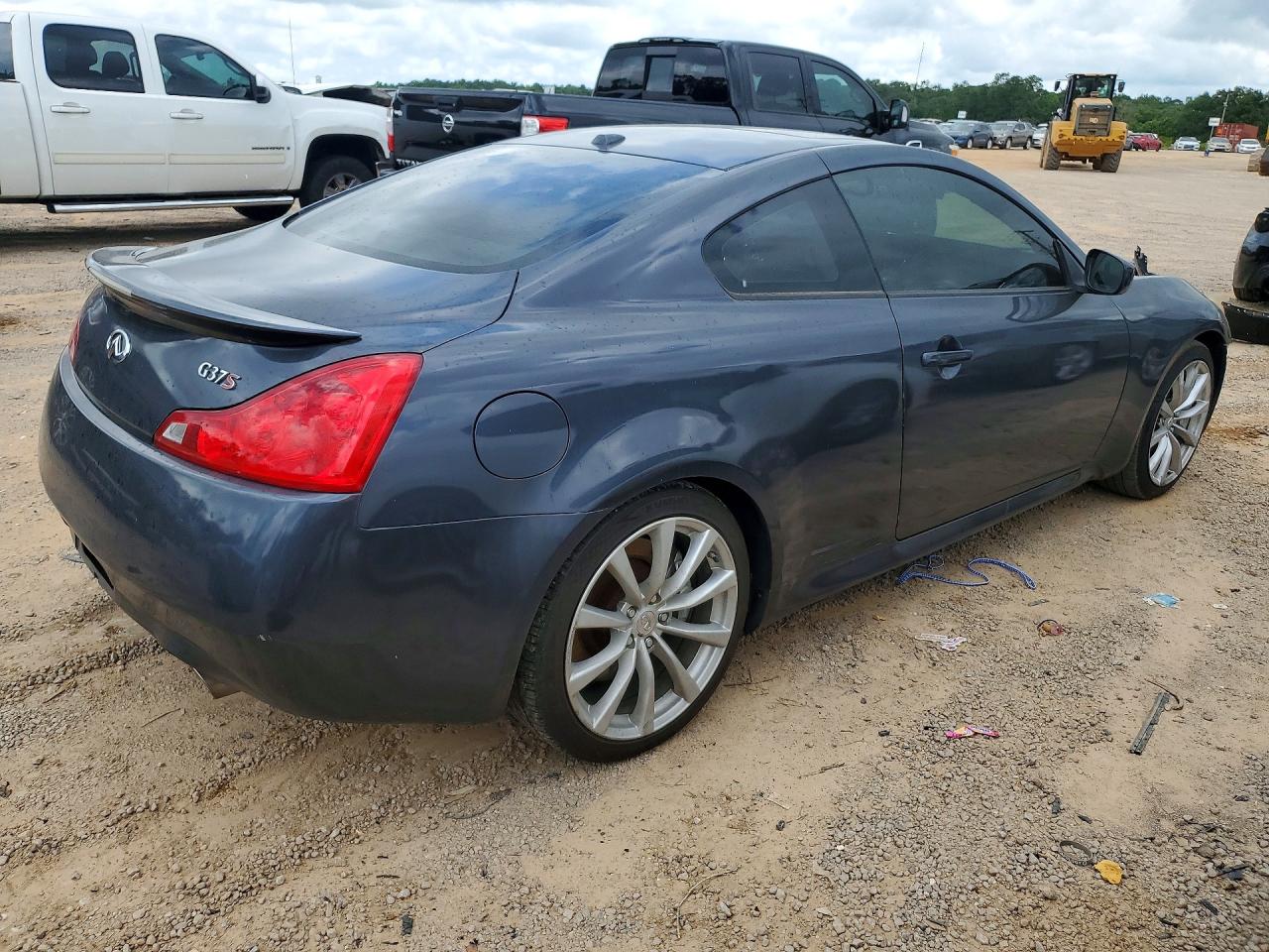 INFINITI G37 Base