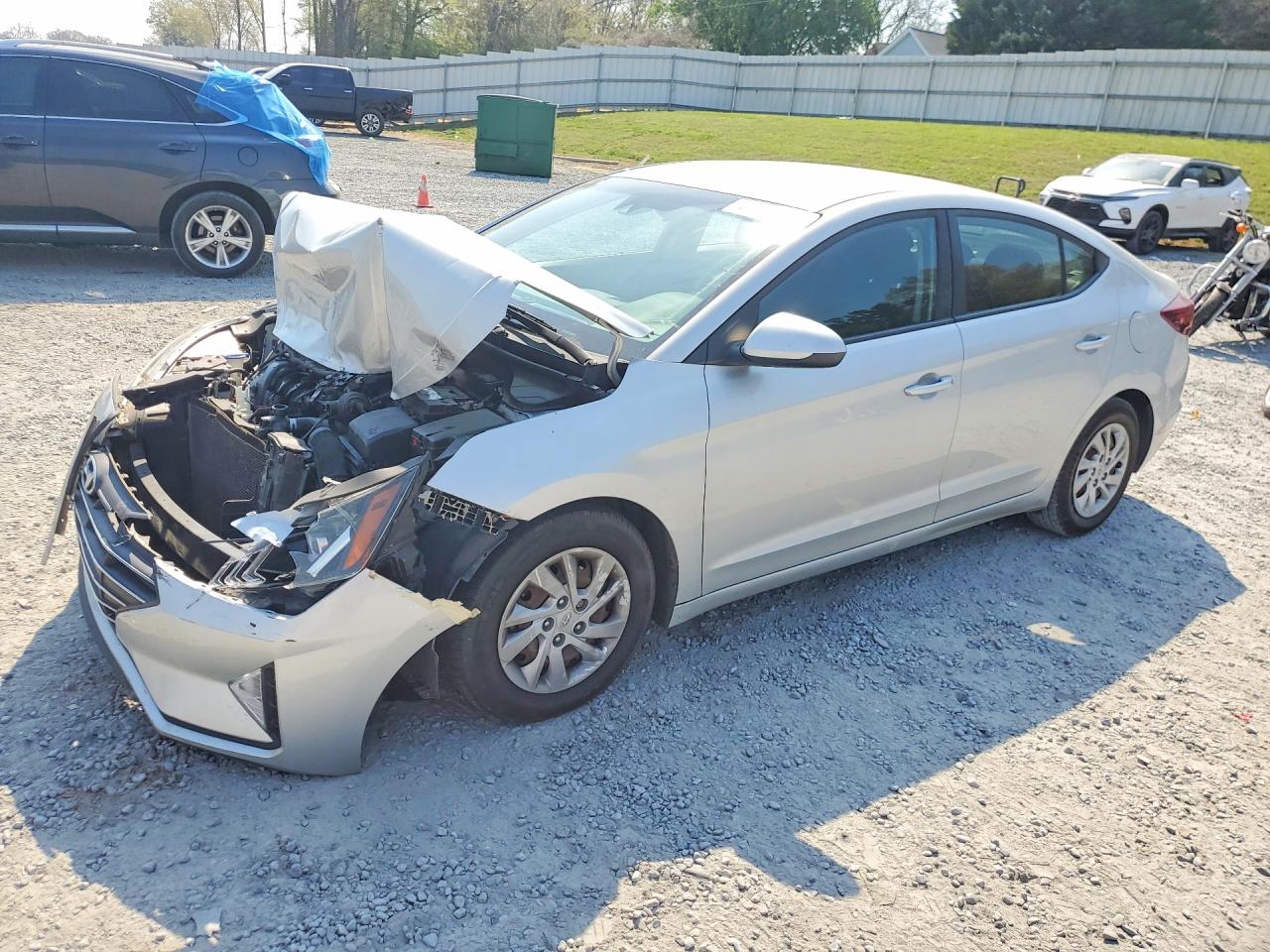 Salvage Hyundai ELANTRA Image