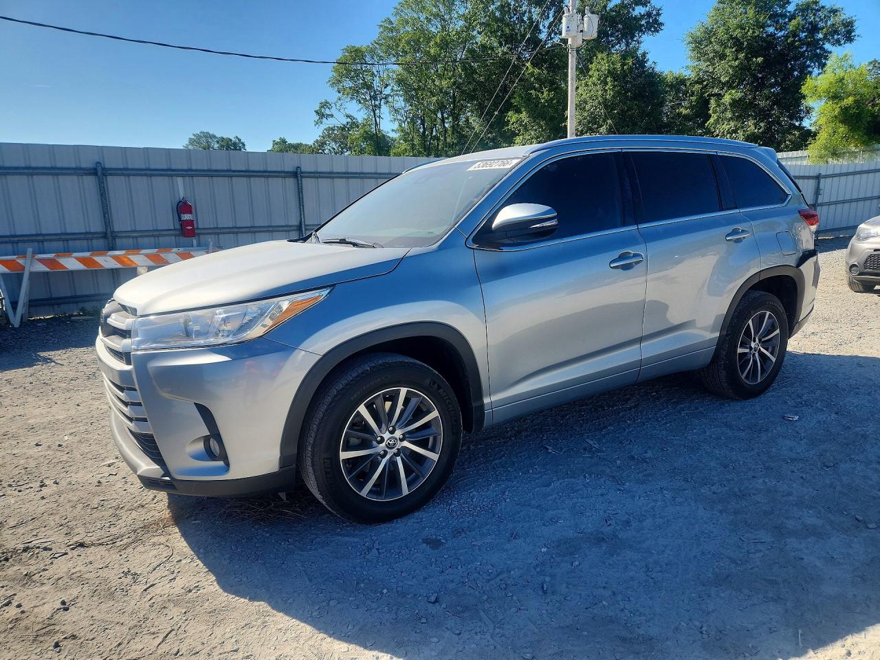 Salvage Toyota Highlander Image