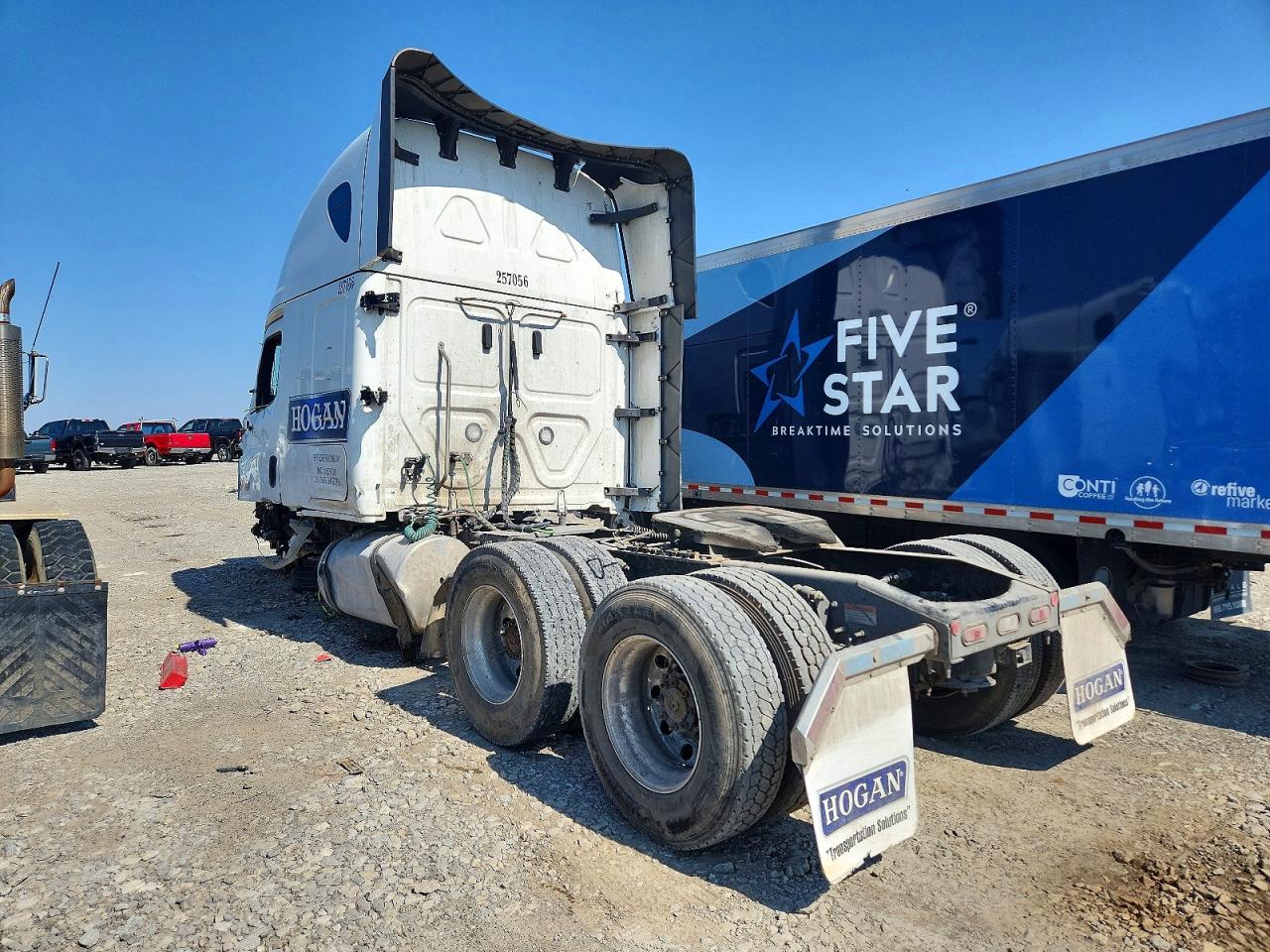 Freigliner Cascadia 126
