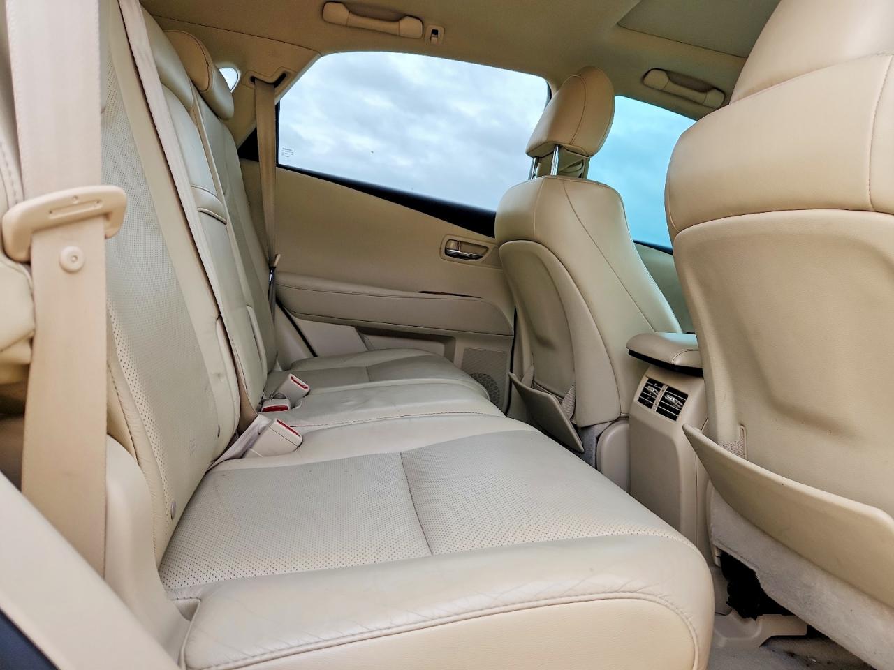 Lexus RX Base