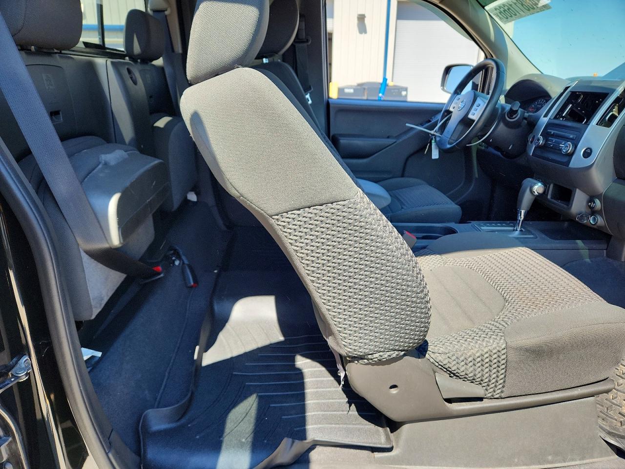 Nissan Frontier Sv V6